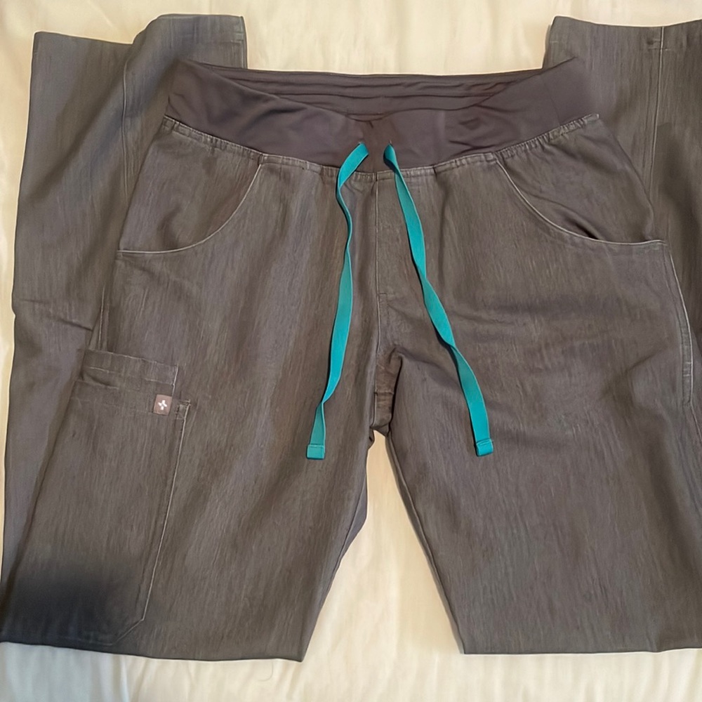 Figs Graphite XS Kade